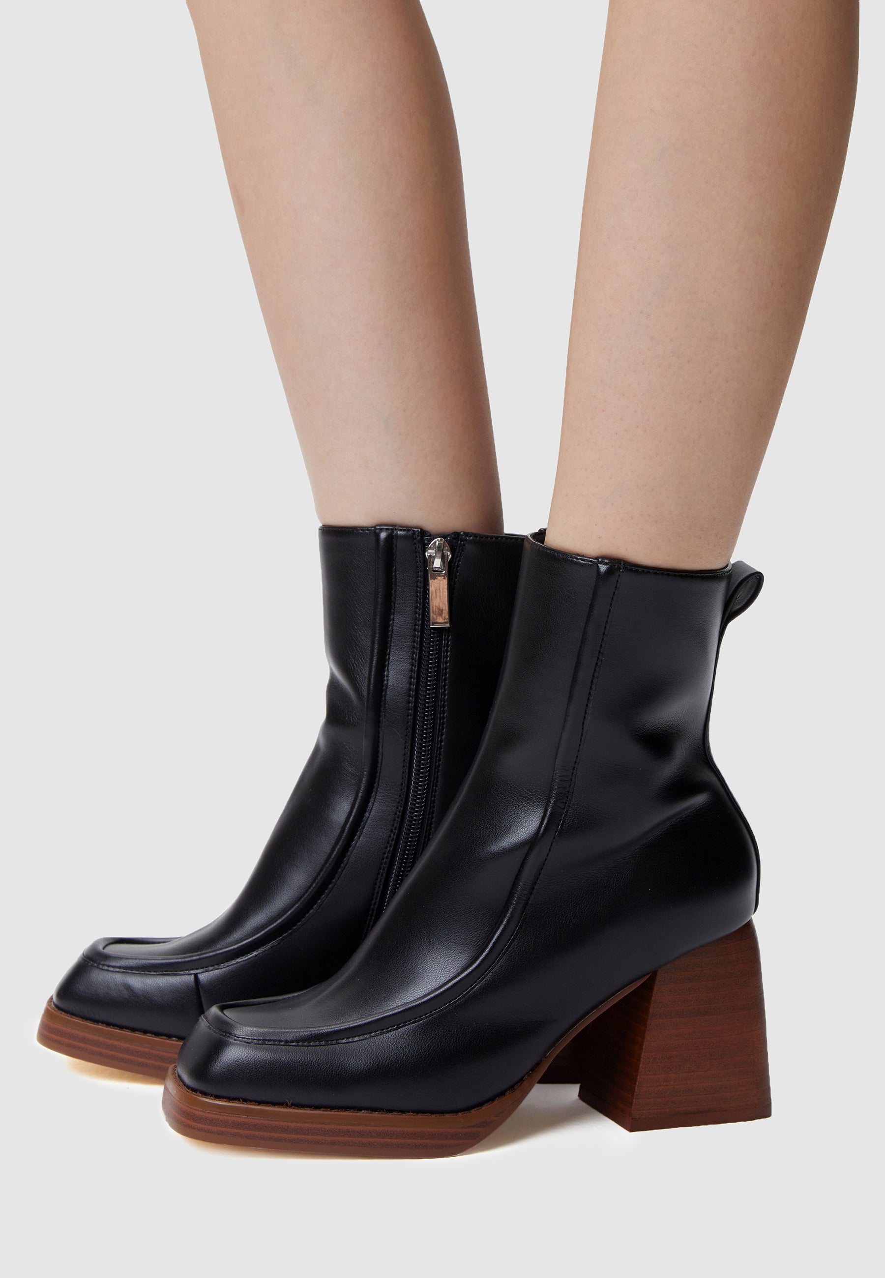 MARS BLACK HEELED ANKLE BOOT